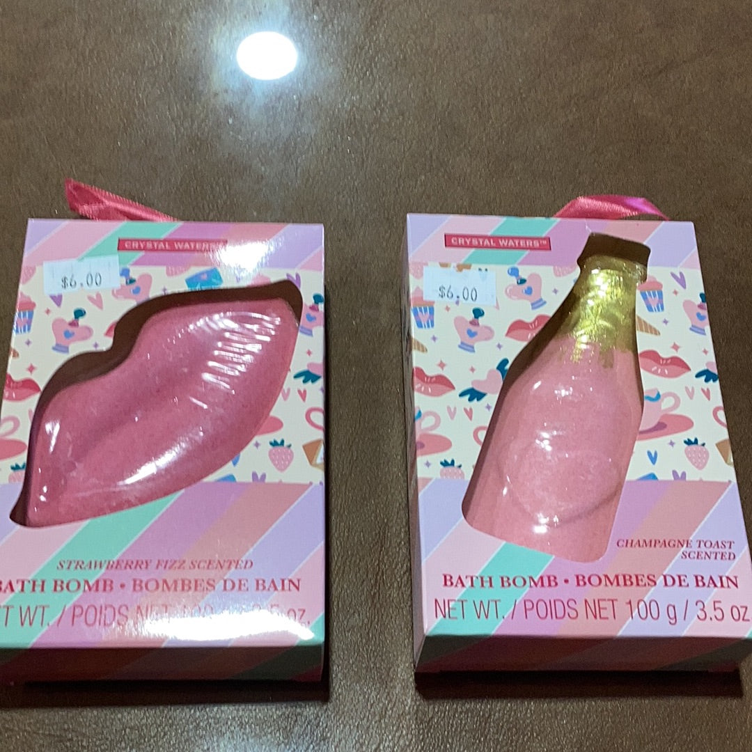 Lip/Champagne Bath Bomb