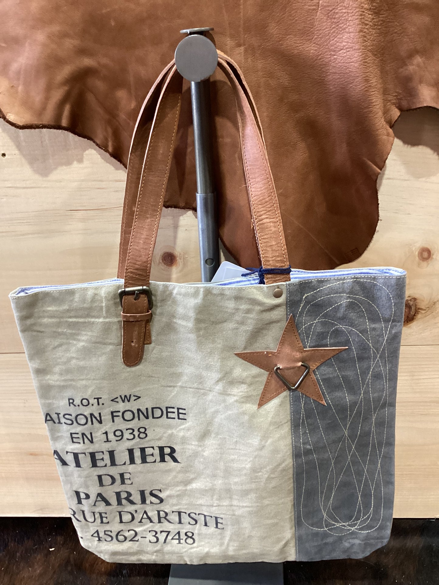 Chloe & Lex Star Key Canvas Tote