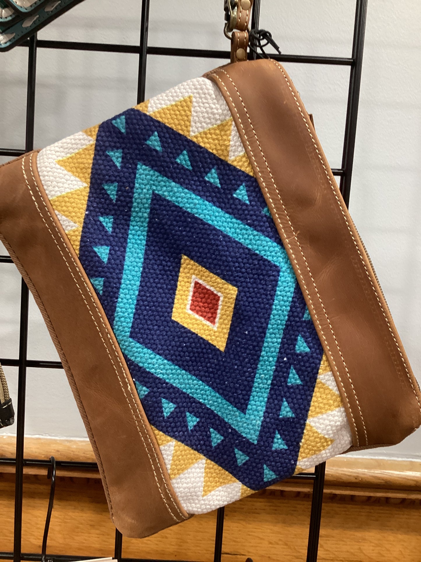 Myra Starriders Pouch